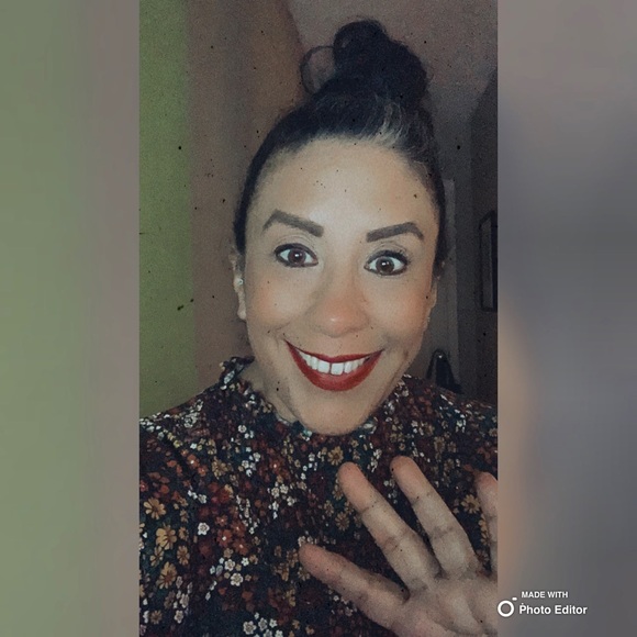 Meet your Posher, Shea - Picture 1 of 2